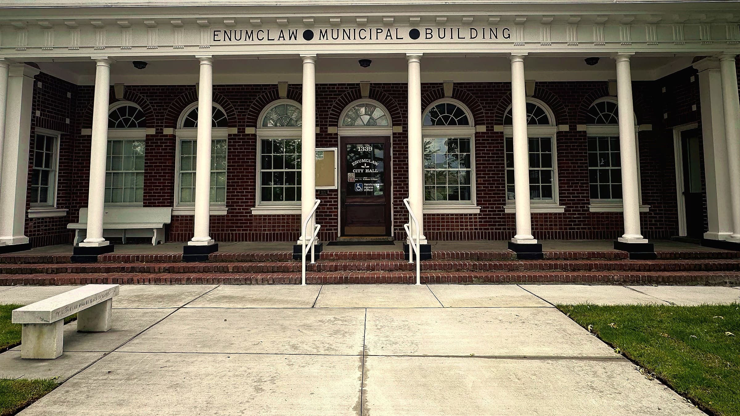 The columned front of the 1921 Enumclaw Municipal Building on Griffin Avenue