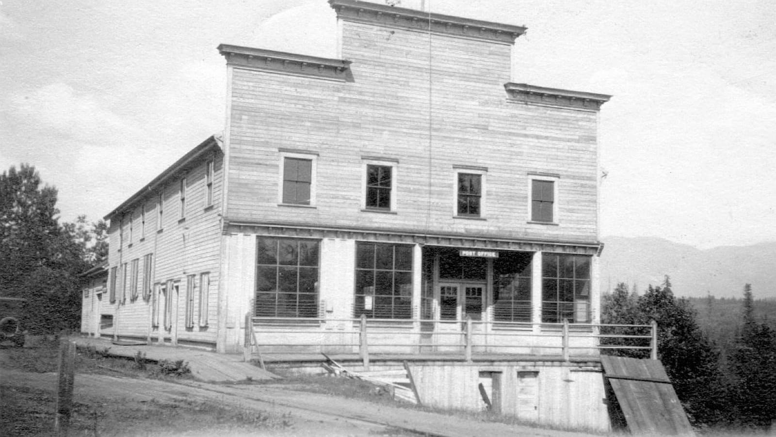 The post office in Franklin, Washington, around 1920